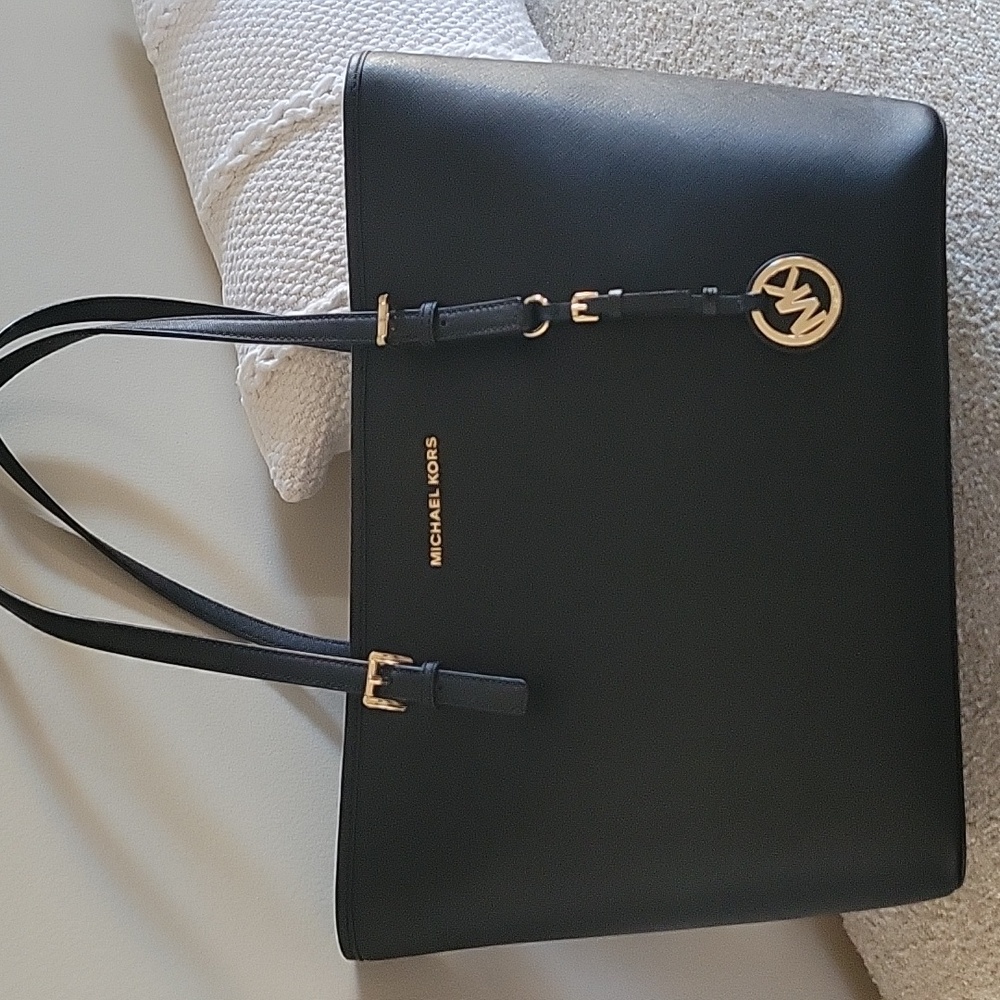Michael Kors Medium Jet Set Carryall Black / Gold Tote In Saffiano Leather NWOT